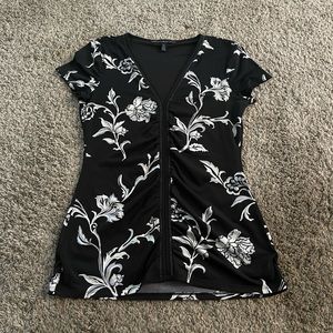 White House Black Market Short Sleeve Black/Gray/White Shirt - Size XS